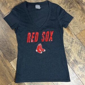 GENUINE MERCHANDISE MLB Women’s Red Sox V-Neck T-Shirt, Size M, EUC